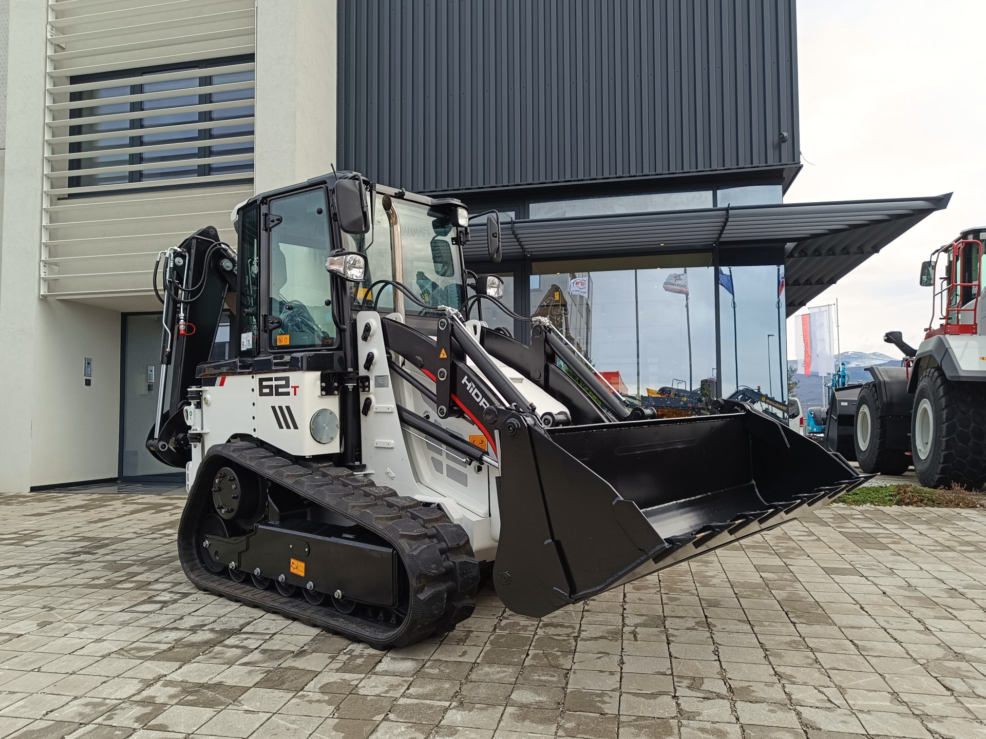 Erstmals dabei – Baggerlader HMK 62 T - DehkaTrade